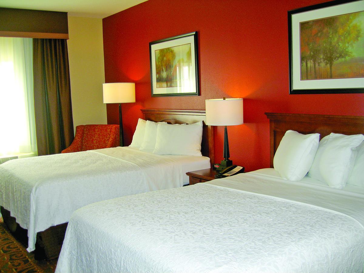 Savanna Inn & Suites Exterior foto