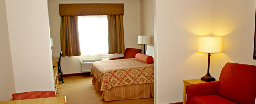 Savanna Inn & Suites Exterior foto